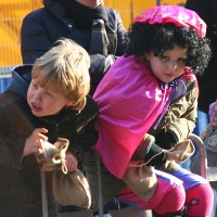 deux enfants déguies en Zwarte piet